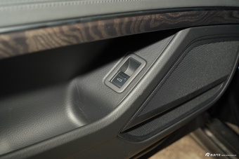 2025款奥迪A8L 45 TFSI quattro 豪华型