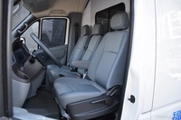 2022款图雅诺新能源 厢式运输车加长轴中顶3座79.92kWh