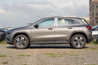 2025款奔驰GLA 200