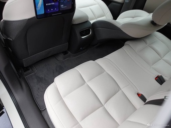 2025款智己LS6 579kW 四驱