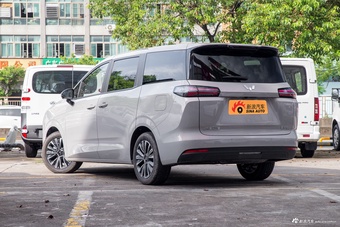 2026款五菱星光730 1.5T CVT 尊享型