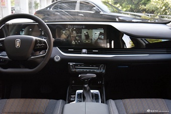 2025款奔腾B70 龙耀版 1.5T 质享型