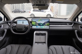 2026款荣威M7 DMH 205km 尊享版