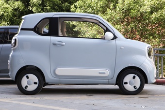 2026款奔腾小马222km 闪耀马