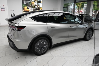 2025款Model Y L 长续航全轮驱动版