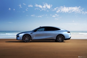 2025款银河E8 620km 四驱星舰激光雷达智驾版