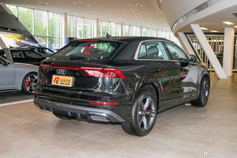 2024款奥迪Q8 55 TFSI 豪华动感型