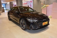 2022款奥迪A7L 45 TFSI quattro S-line 黑武士版