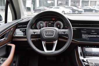 2025款奥迪Q7 55 TFSI quattro S line运动型