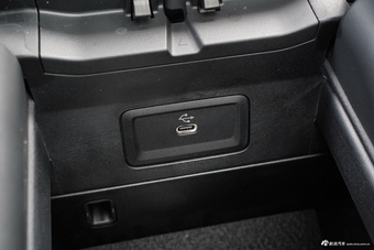 2025款奔驰E级改款 E 300 L 豪华型