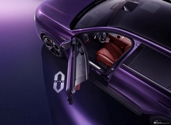 2025款问界M8纯电版 双电机 6座 官图