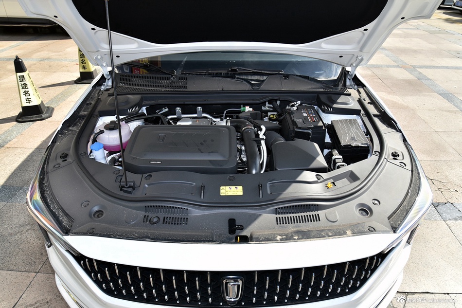 2025款奔腾B70 龙耀版 1.5T 质享型