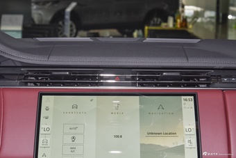 2026款揽胜 3.0 L6 400PS HSE长轴版