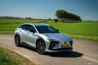 2025款雷克萨斯R 300e 35th Edition 官图