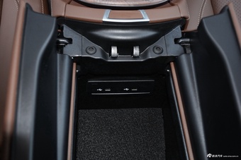 2022款奔驰E级 改款 E 300 L 豪华型