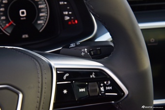 2025款奥迪A6L 改款 45 TFSI 臻选动感型