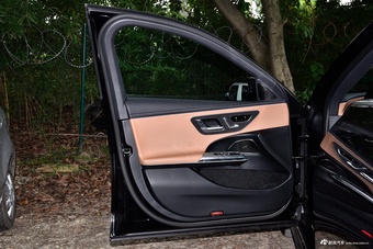 2024款奔驰E级 改款 E 300 L 时尚运动型