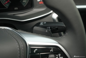 2026款奥迪A6L 45 TFSI quattro 臻选动感型+尊享包