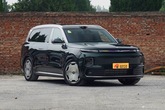 2026款零跑D19 增程500智尊版 七座