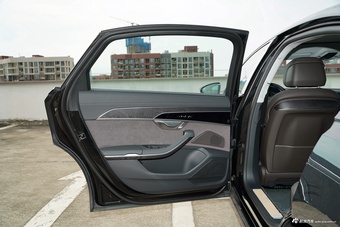 2025款奥迪A8L 45 TFSI quattro 豪华型