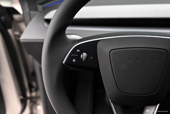 2025款Model Y L 长续航全轮驱动版