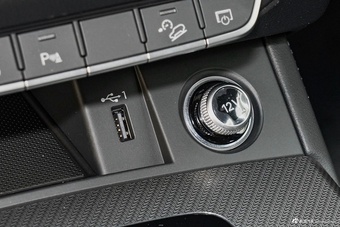 2024款奥迪Q5L 45 TFSI 豪华动感型