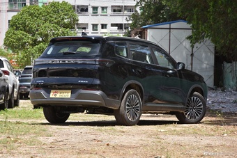 2025款瑞虎8 PLUS C-DM 1.5T 116KM豪华型 5座