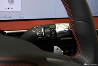 2025款捷尼赛思GV70 2.5T 四驱旗舰运动套件版