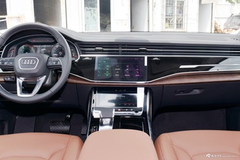 2025款奥迪Q7 45 TFSI quattro S line黑武士型