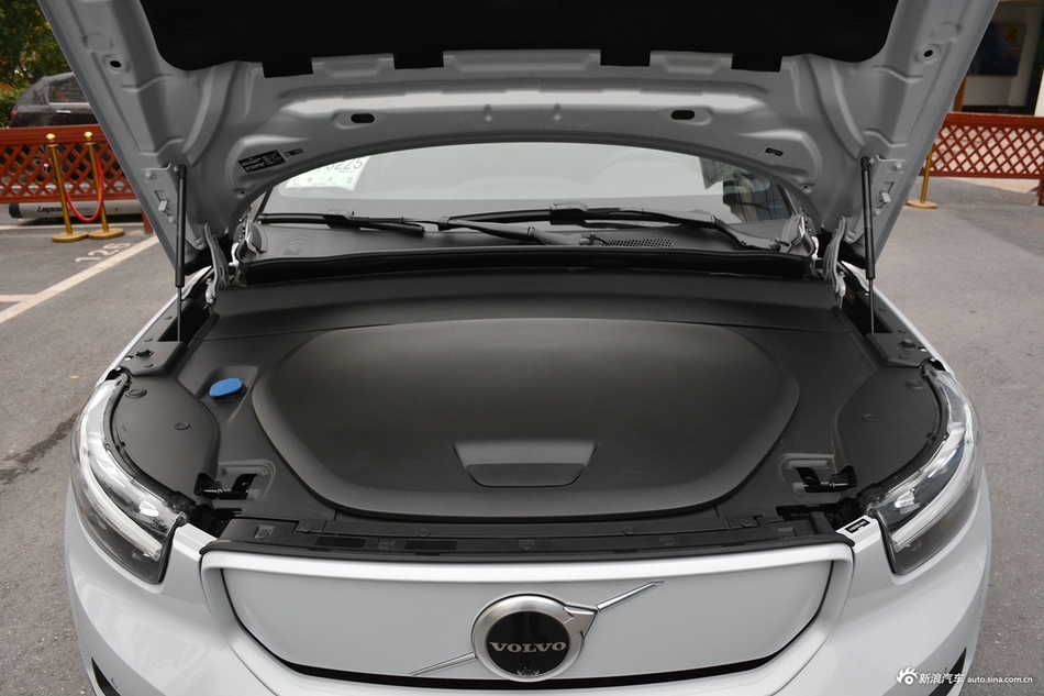 2021款沃尔沃XC40纯电 四驱智雅运动版
