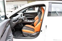 2025款长安UNI-V 1.5T 500Bar尊贵运动型