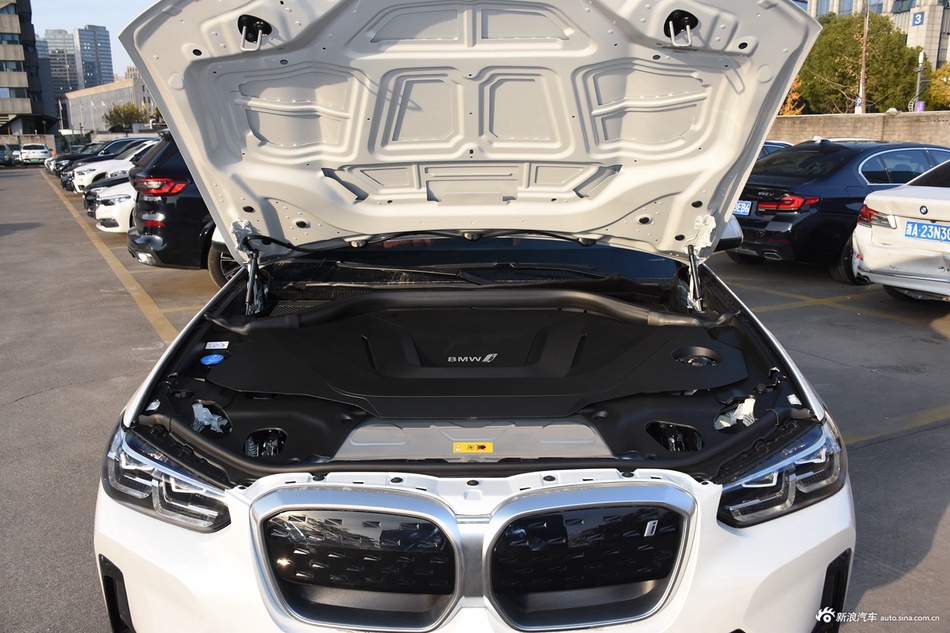 2023款宝马iX3 领先型