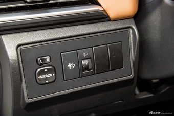 2022款福田征服者5 2.0T自动柴油两驱武林至尊长轴4F20TC