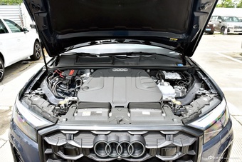 2025款奥迪Q7 45 TFSI quattro S line黑武士型图片