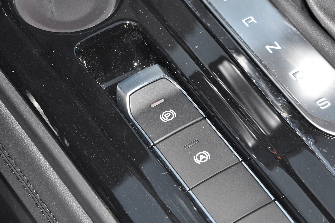 2019款宝骏RC-6 1.5T 自动24小时在线精英型