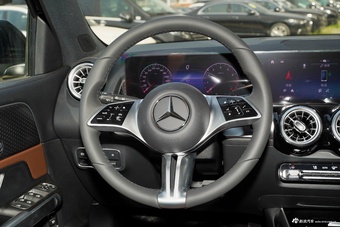 2025款奔驰GLB 220 动感型