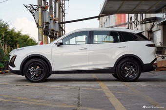 2025款奔腾T90 龙耀版 1.5T 欢享型