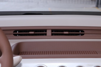 2026款奔腾小马222km 闪耀马