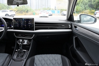 2025款速腾300TSI DSG超越版