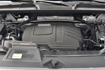 2026款奥迪Q5L 45周年典藏版 40 TFSI 时尚动感型