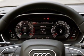2025款奥迪Q3 45周年典藏版 40TFSI 时尚动感型