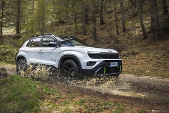 2024款Avenger 4xe 官图