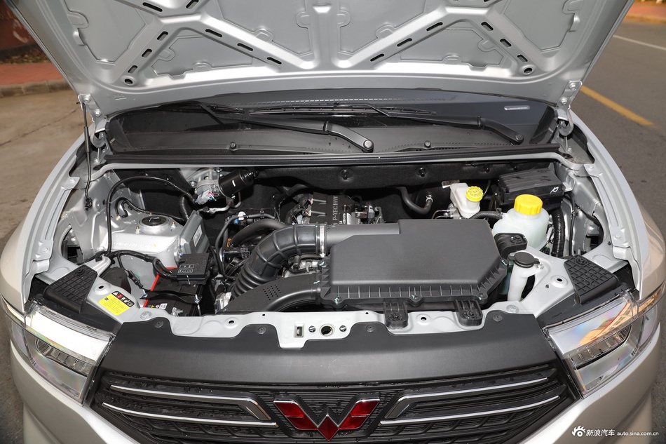 2021款五菱宏光V 1.5L改款劲享版LAR