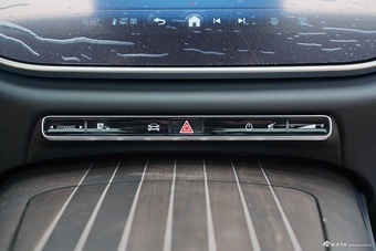 2025款奔驰E级改款 E 300 L 豪华型