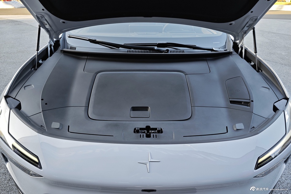 2024款Polestar 4 单电机标准续航PLUS