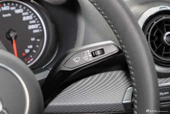 2022款奥迪Q2L 35 TFSI 进取致雅型