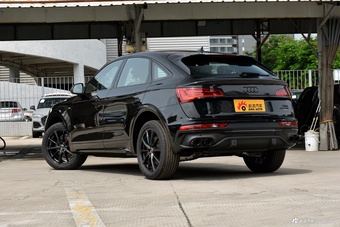 2025款奥迪Q5L Sportback 45周年典藏版 40 TFSI 豪华型