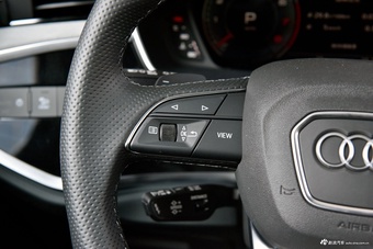 2025款奥迪Q3 Sportback quattro45周年典藏版 40TFSI 时尚型