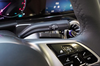 2025款奔驰GLB 220 动感型