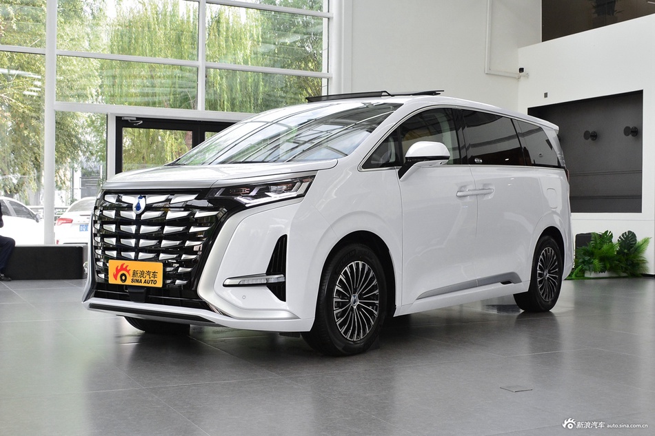 2022款腾势D9 DM-i 970 四驱尊荣型